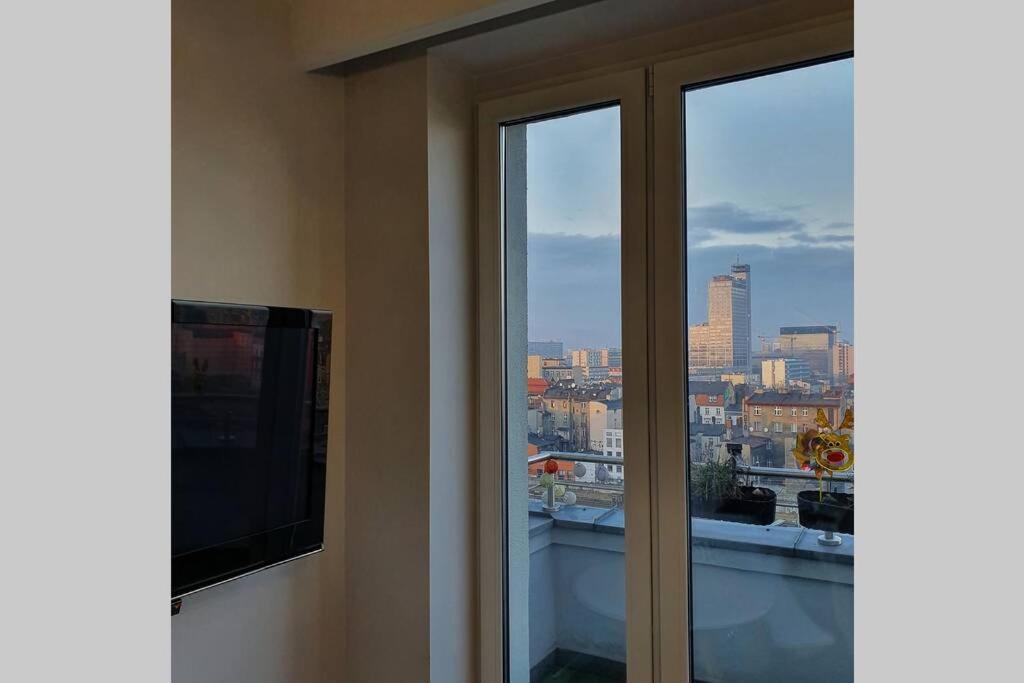 R O M A N T I C View By Kato * Kattowitz
